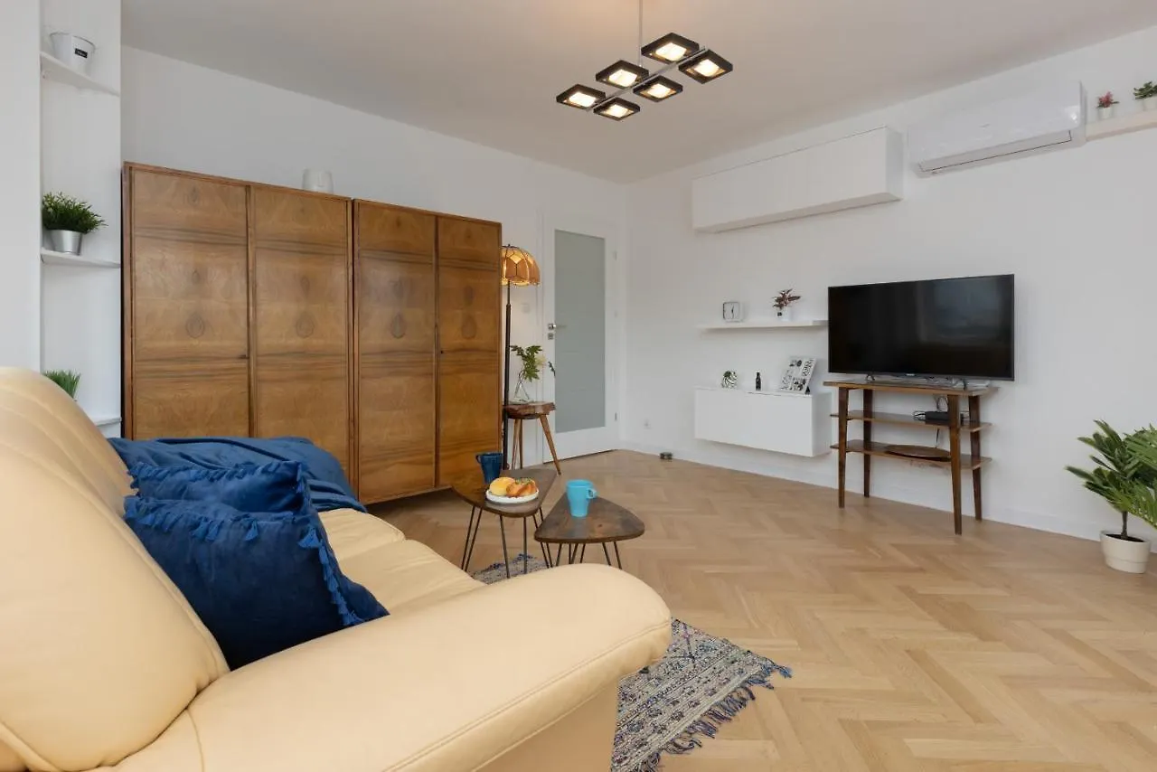 Elegant Warsaw Apartment With Ac 550 M To Copernicus Science Centre By Noclegi Renters 0*,  بولندا